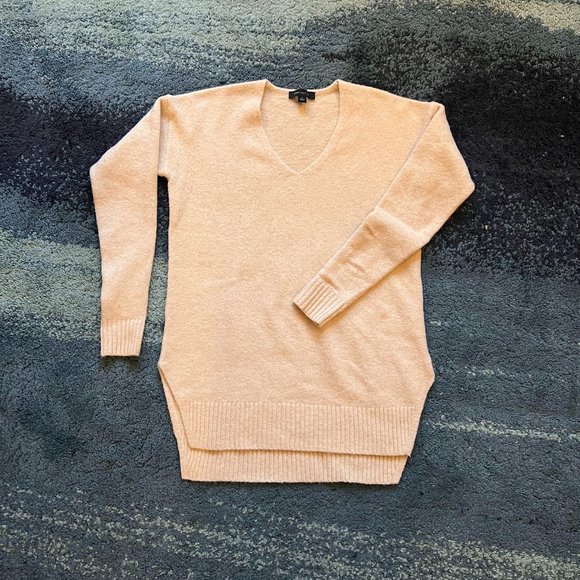 Ann Taylor White V-neck Sweater with Slit, Size XS - Picture 1 of 6